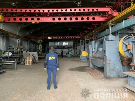«Відкат» за відпуск продукції без належного оформлення – на Рівненщині затримали посадовця авторемонтного заводу