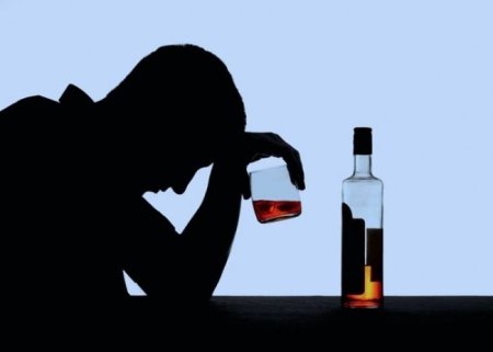 Алкогольний синдром зрівнює бомжа-алкоголіка та алкоголіка-мільйонера