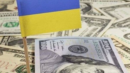 В Україні банкам знову дозволили продавати населенню долари