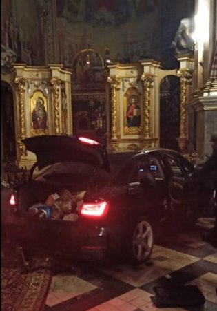 У Тернополі водійка в’їхала в Катедральний собор в центрі міста