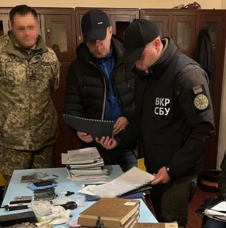 На Житомирщині СБУ викрила посадовця оборонного об’єкту на держзраді