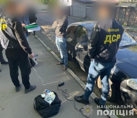 У Луцьку поліцейські затримали організатора «трансферу» під час отримання 20 000 доларів США