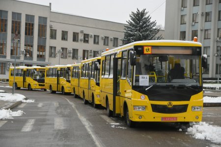 П’ять шкіл Рівненщини отримали нові автобуси