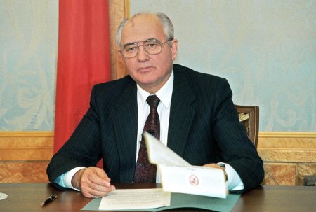 На Різдво 25 грудня 1991 року Горбачов заявив про розвал мегаімперії - срср