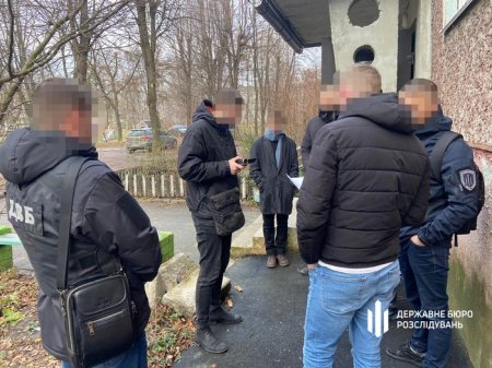 Правоохоронця з Житомирщини викрили у привласненні півмільйона гривень підозрюваного